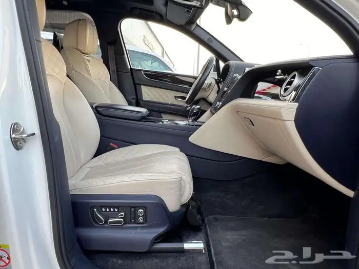 بنتلي بنتياقا موديل 2017 مستعمل بدى وكالة 4