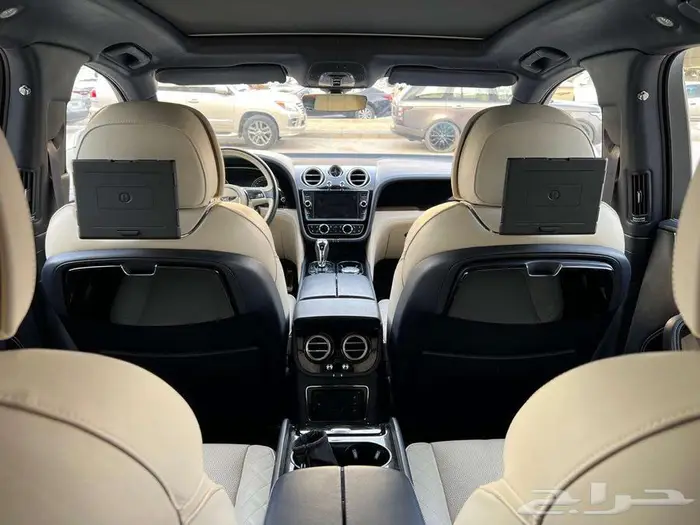 بنتلي بنتياقا موديل 2017 مستعمل بدى وكالة 6