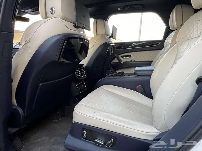 بنتلي بنتياقا موديل 2017 مستعمل بدى وكالة 7