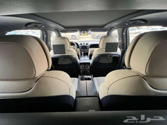 بنتلي بنتياقا موديل 2017 مستعمل بدى وكالة 12