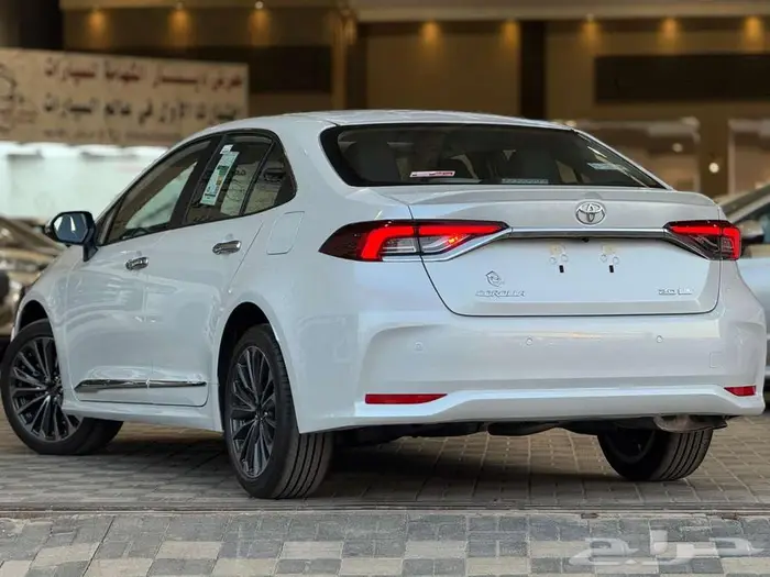 تويوتا كورولا GLI 2.0 فتحه بنزين 2025 8