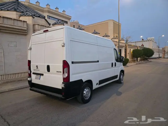 باص بيجو بوكسر 8