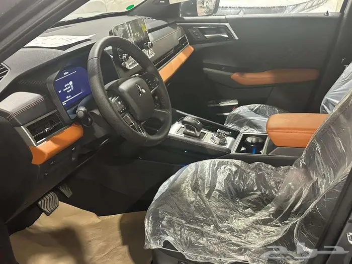 عرض خاص متسوبيشي اوتلاندر فل 2025 بريميوم 8