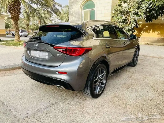 انفنتي Q30 فل 2017 بحالة ممتازة 4