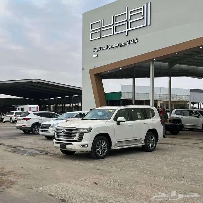 تويوتا لاندكروزر GXR4 بنزين 2025 - كاش و أقساط 0