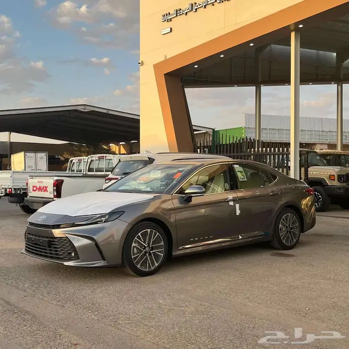 كامري LE هايبرد و بنزين 2025 عروض الشتاء 3