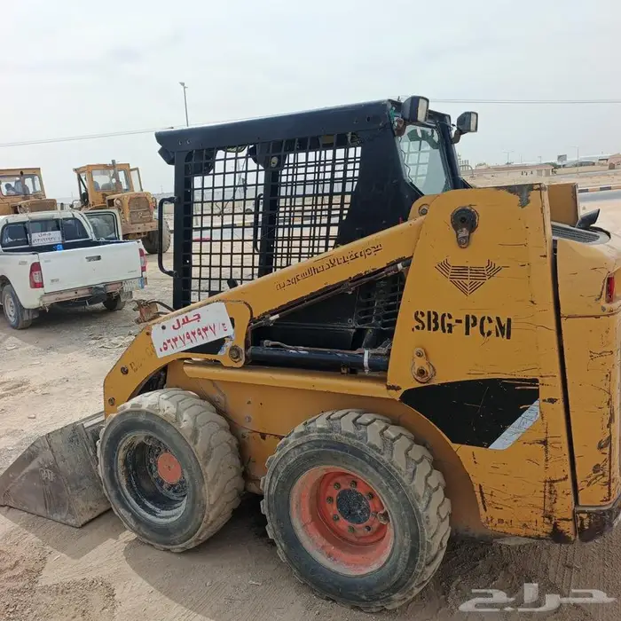 بوبكات كاتربيلر( معه سطحه ) موديل 2008 2