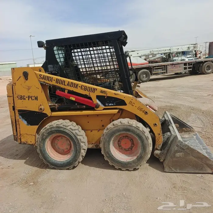 بوبكات كاتربيلر( معه سطحه ) موديل 2008 0