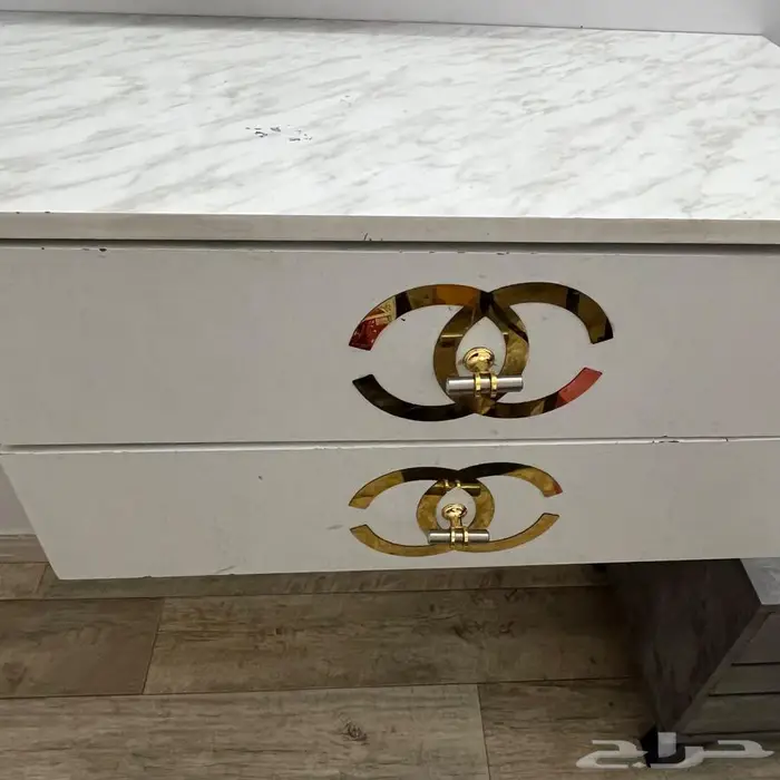 طاولة تزيين (تسريحة) جدارية فخمة مع مرآة وإضاءة LED 3