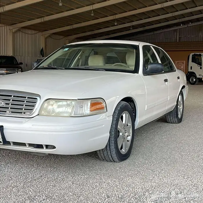 فورد فكتوريا 2011 1