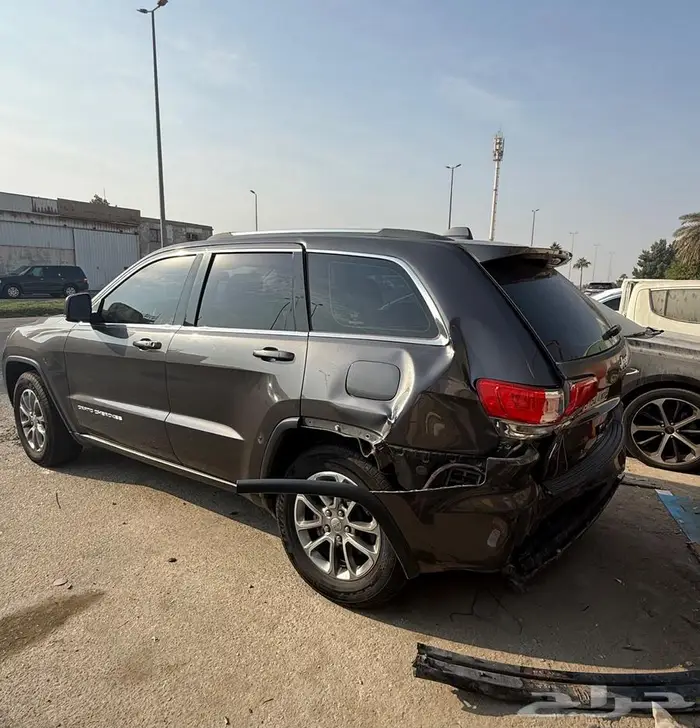 جيب جراند شيروكي لاريدو 6 سرندل مصدوم 1