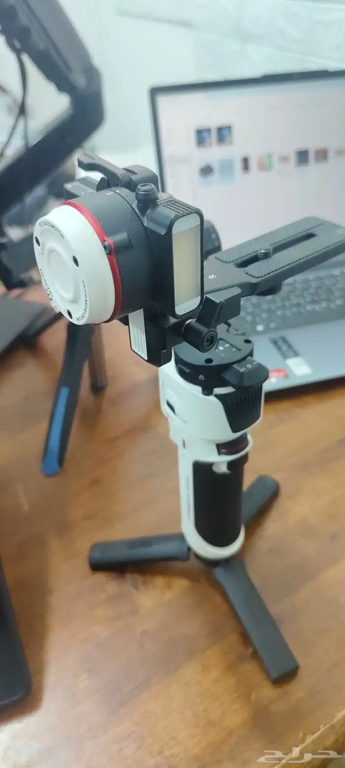 كاميرا كانون 250D مانع للاهتزاز بحاله شبه الجديد استخدام شخص 0