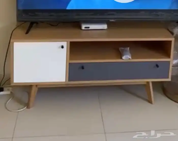 طاولة تلفزيون 1