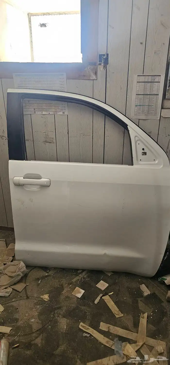 باب سكويا نظيف لون ابيض شد بلد الباب الايمن 0