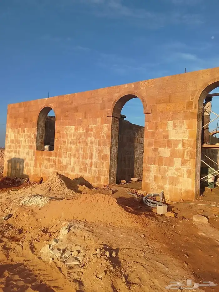 بناء حجر طبيعي شعبي وقص بالمنشار 1