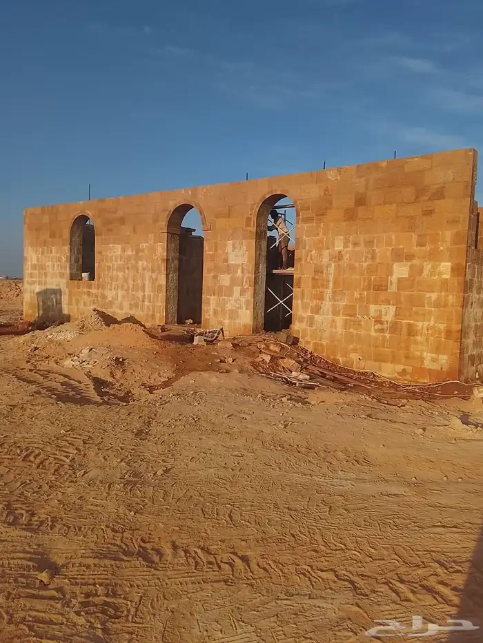 بناء حجر طبيعي شعبي وقص بالمنشار 2