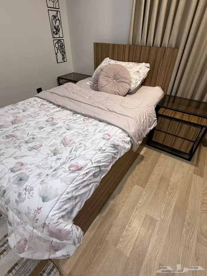 غرفة نوم دولاب زاوية وسرير واثنين كوميدينو وتسريحة 4