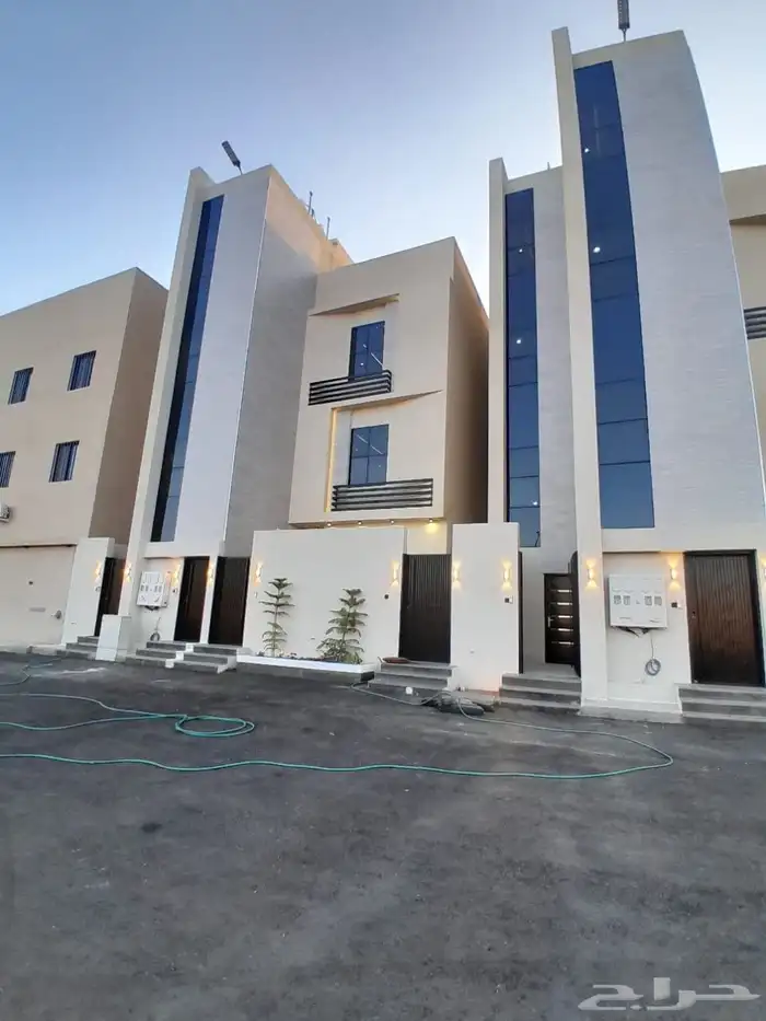 للبيع دور ثاني مع سطح مدخل مستقل بسعر 600الف حي الطلح 1