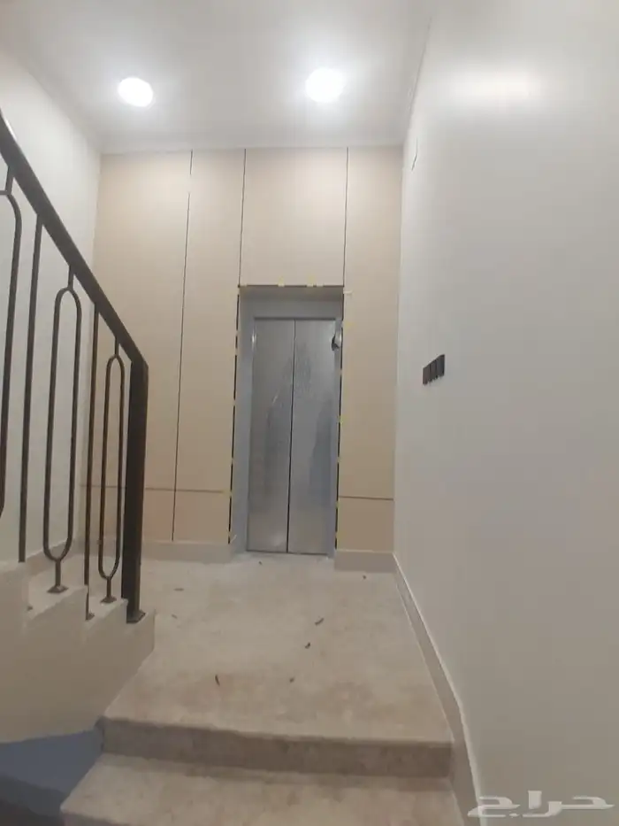 للبيع شقه دور ثاني مع ملحق من 7غرف المصعد شغال جاهز ب 590الف 2