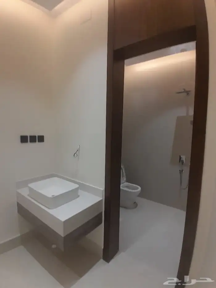 للبيع شقه دور ثاني مع ملحق من 7غرف المصعد شغال جاهز ب 590الف 13