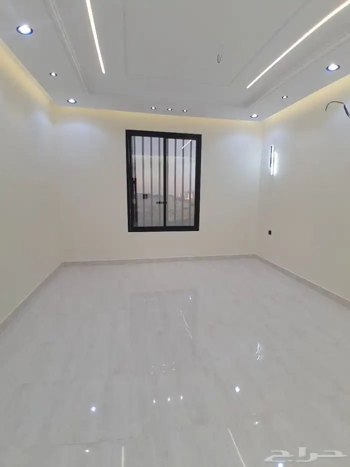 للبيع دور ثاني مع سطح مدخل مستقل بسعر 600الف حي الطلح 9