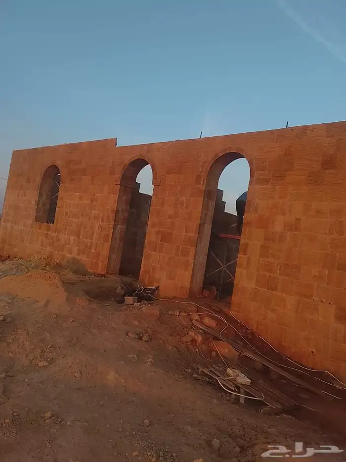 بناء حجر طبيعي شعبي وقص بالمنشار 3