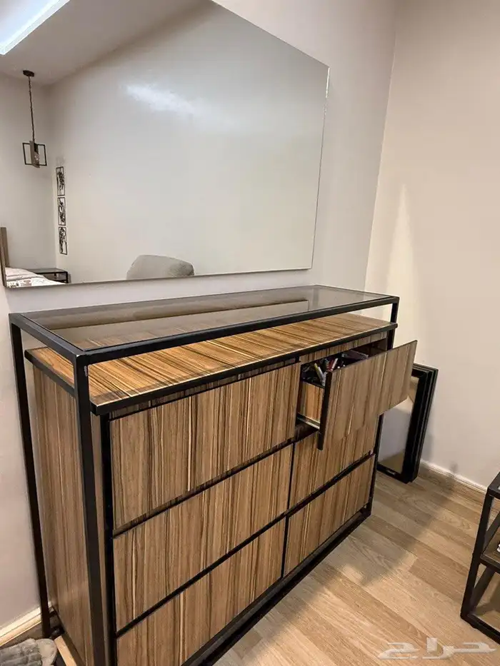 غرفة نوم دولاب زاوية وسرير واثنين كوميدينو وتسريحة 1