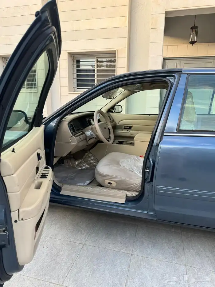 فورد كراون فكتوريا 14