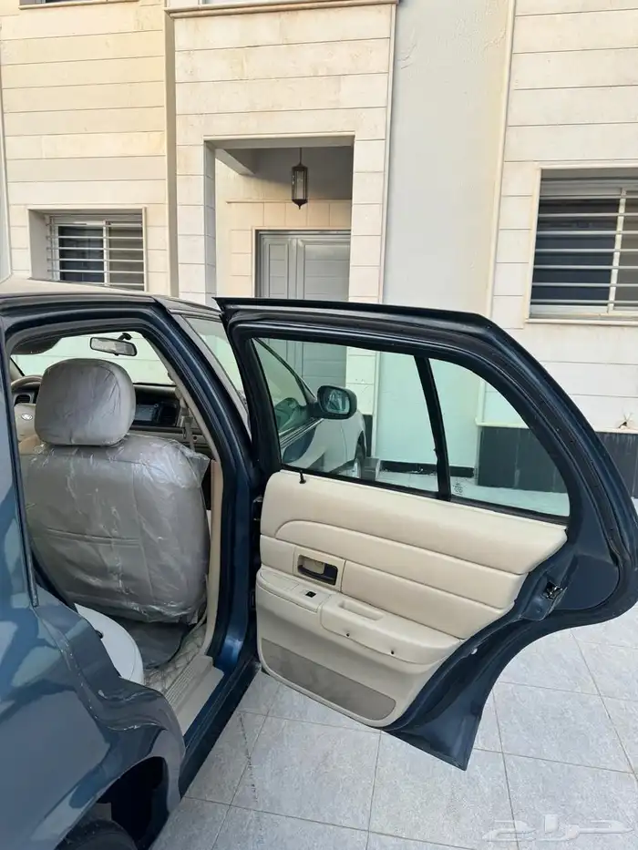 فورد كراون فكتوريا 4