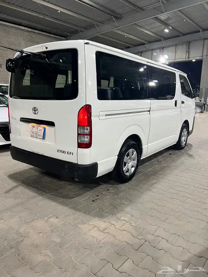 باص تويوتا 15 راكب موديل 2014 بنزين 3