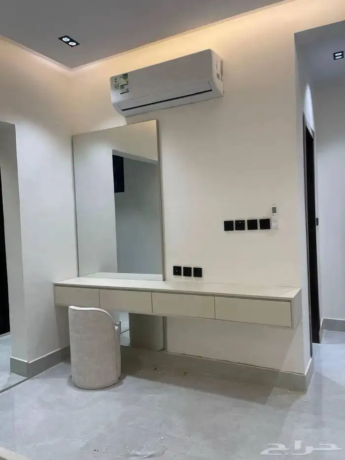 حزائن ملابس غرفة النوم ديكورات طاولات 8