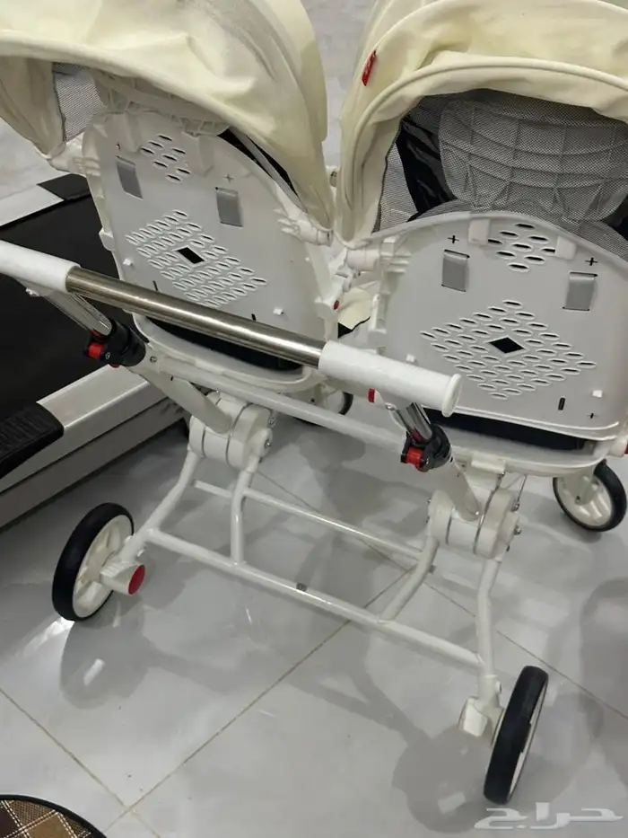 عربة أطفال توأم جديدة غير مستخدمه 1