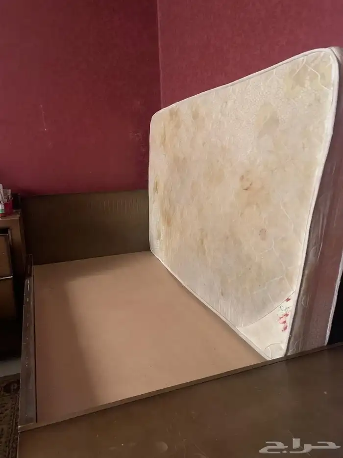 للبيع   سرير خشبي للأطفال مع المرتبه 5