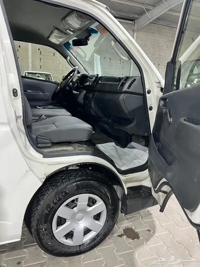 باص تويوتا 15 راكب موديل 2014 بنزين 9