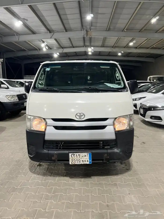 باص تويوتا 15 راكب موديل 2014 بنزين 1