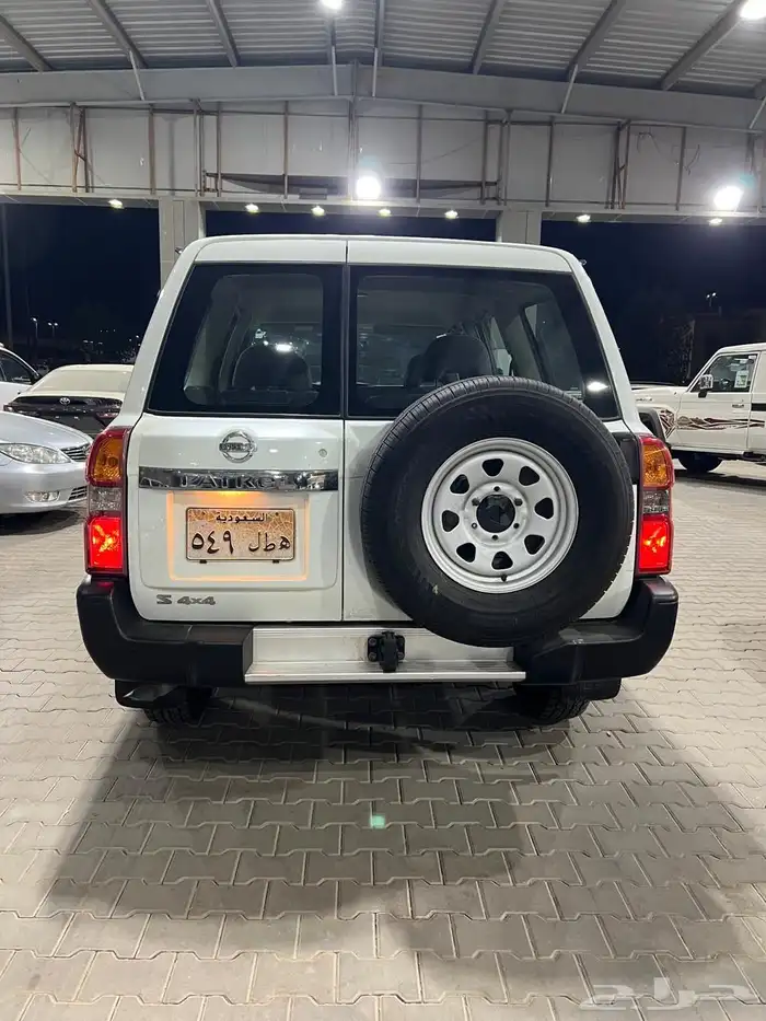 جيب نيسان اربع ابواب موديل 2009 3