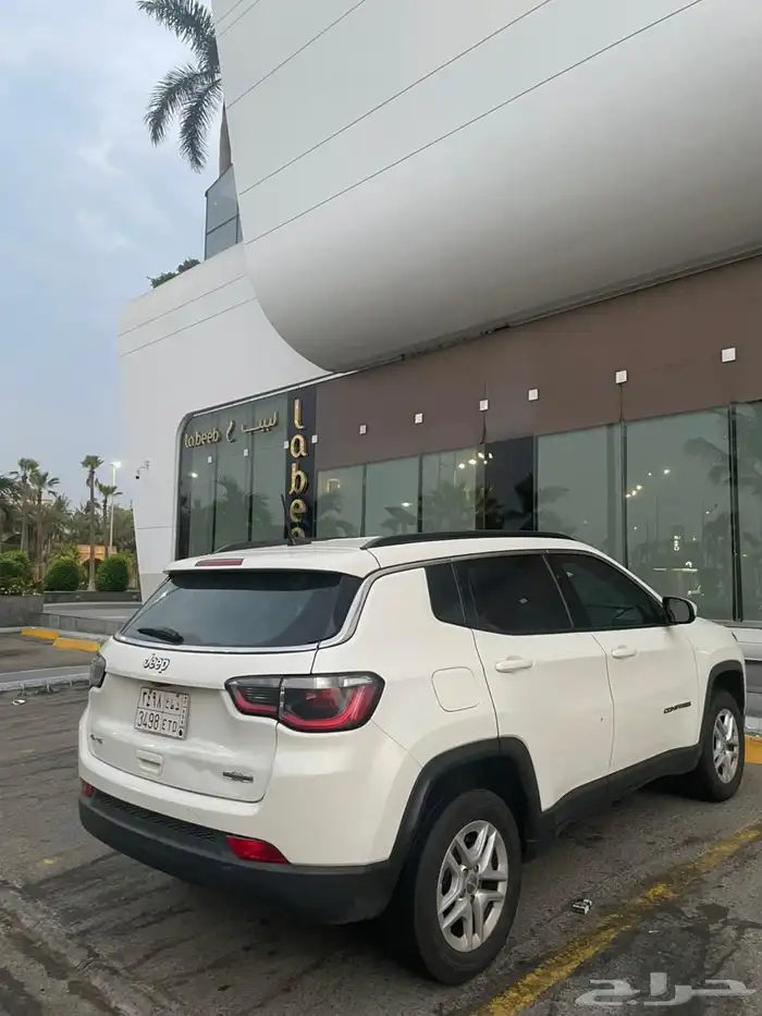 Jeep 2019 نظيف للبيع 4