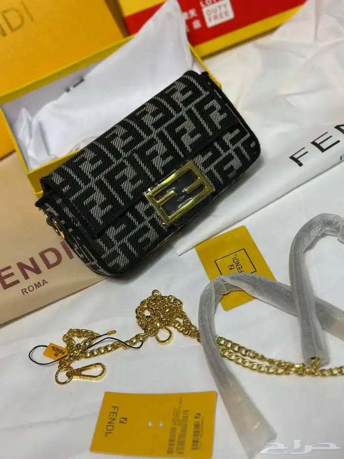 شنط تقليد ماركه هاي كواليتي والماستر وإكسسوارات 18