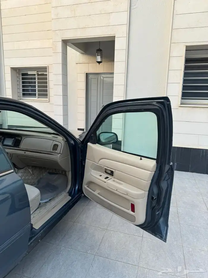 فورد كراون فكتوريا 17