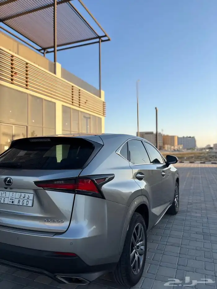 لكزس NX 300 2020 7