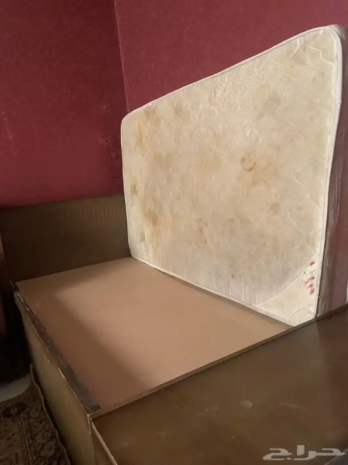 للبيع   سرير خشبي للأطفال مع المرتبه 3