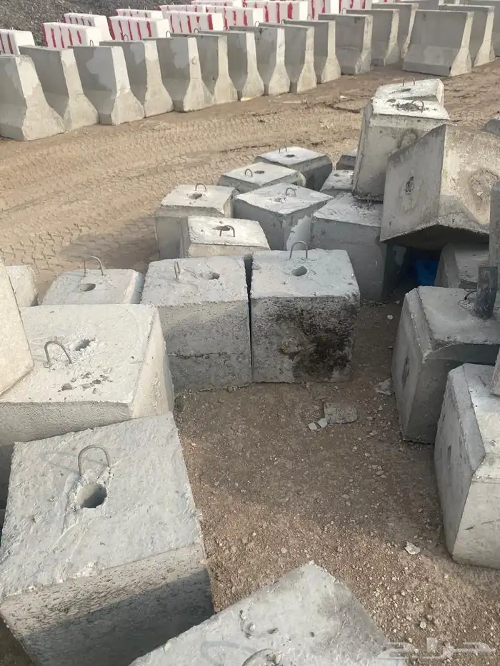 قواعد خرسانية حواجز خرسانية صبات خرسانية 4