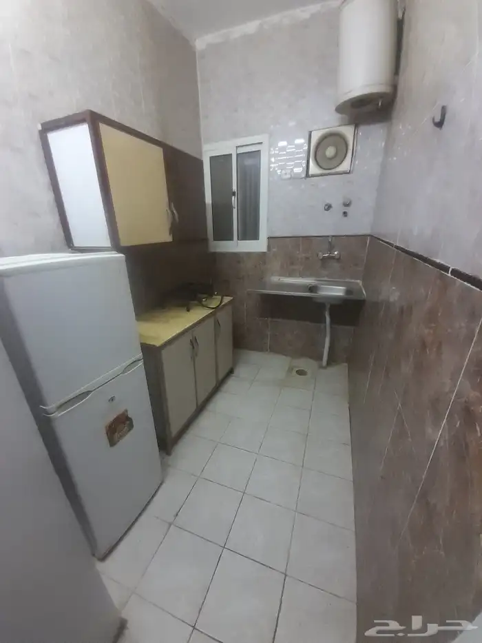 يوجد شقه عزاب مفروش للايجار الشهري 0