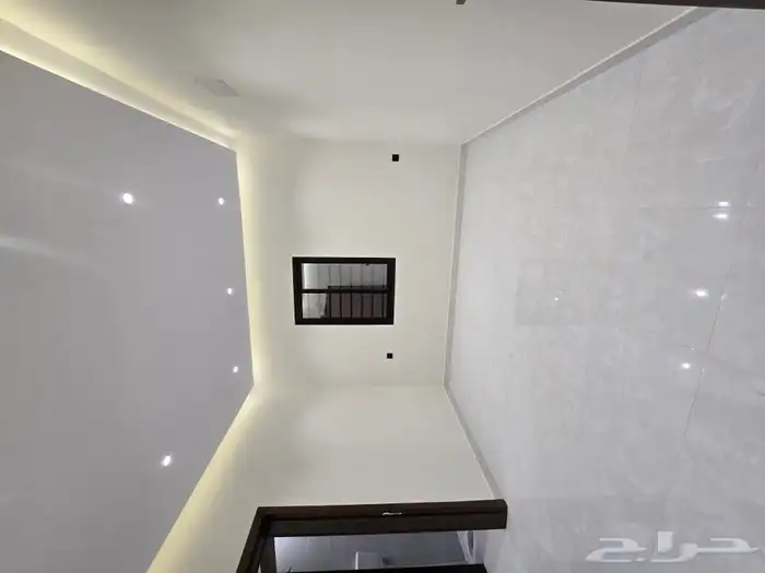 للبيع روف علوى مع ملحق مدخل مستقل مدخل سياره650ألف ط الثماني 9