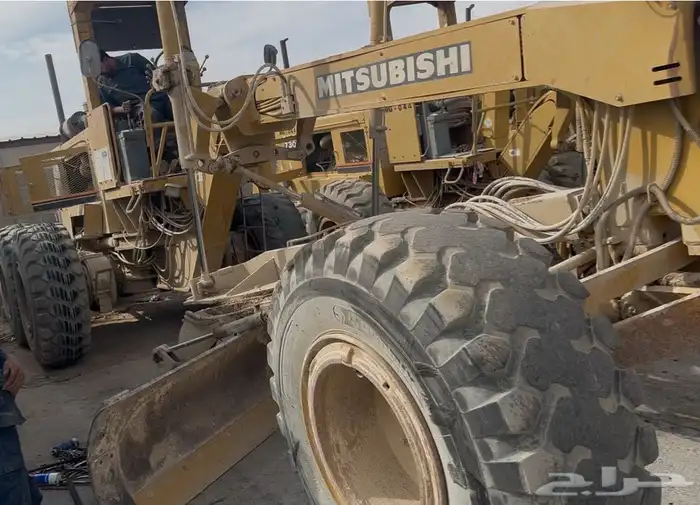 معدات جليد مستبيشي موديل 2008 0