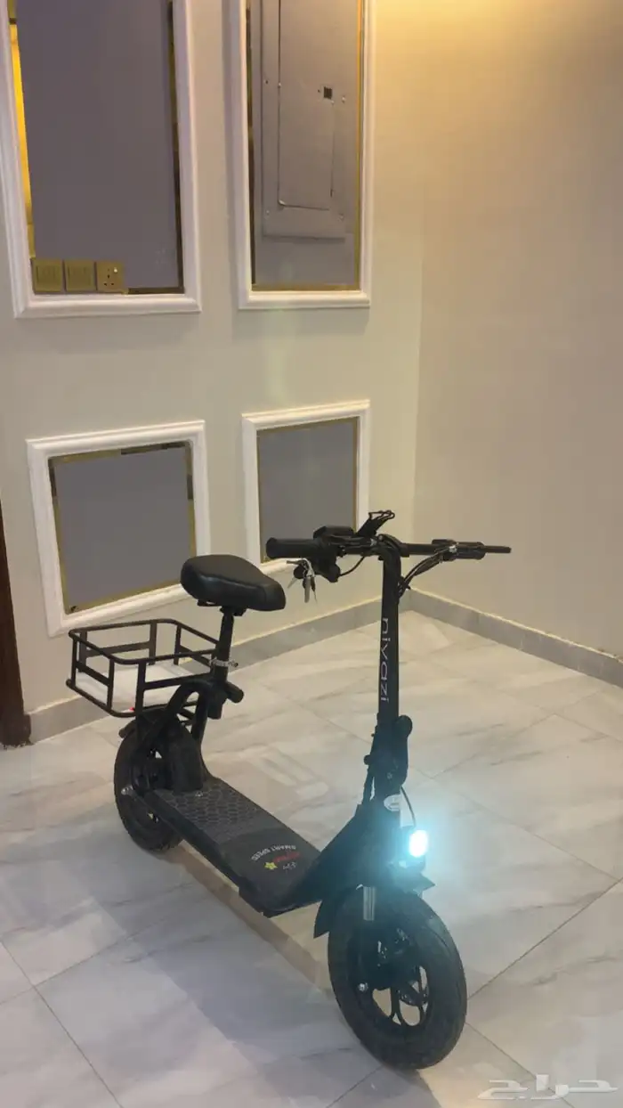 للبيع سكوتر شبه جديد 0