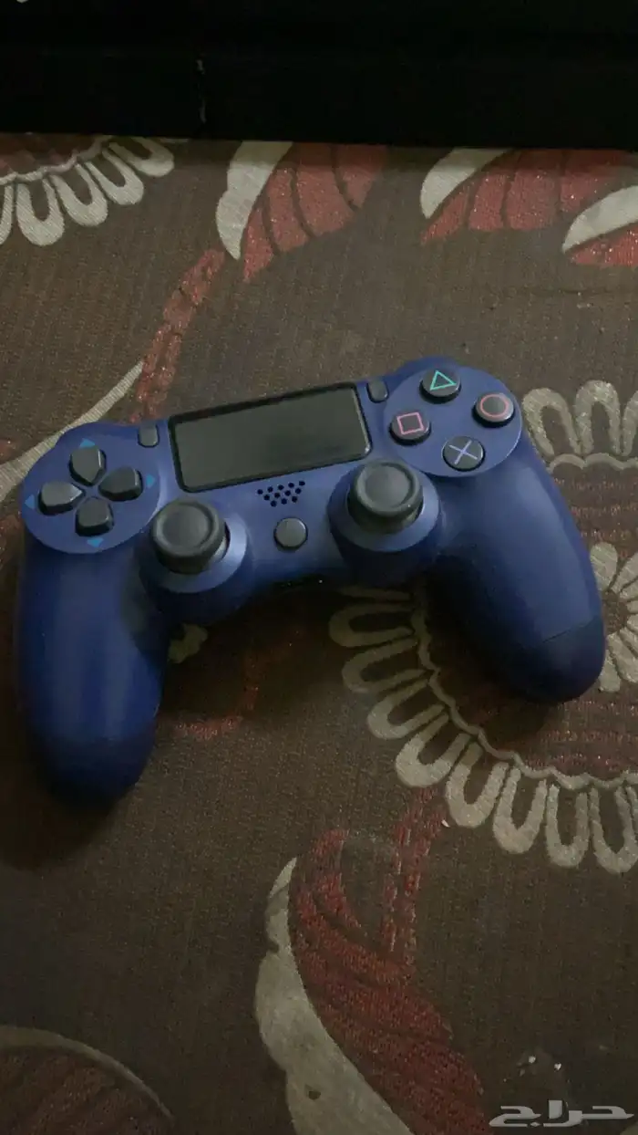 سوني فور مستمعل ولا مرا دخل صيانه المشكله وحده الشريط عالق 1