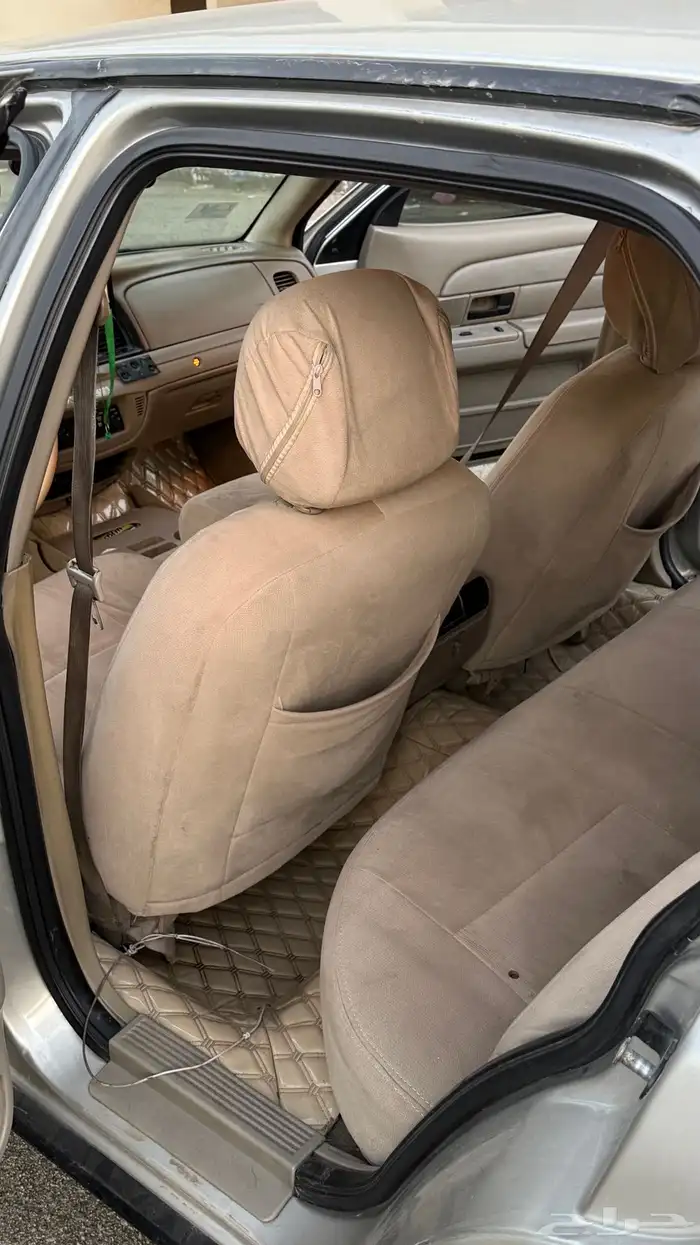 فورد كروان فكتوريا 8