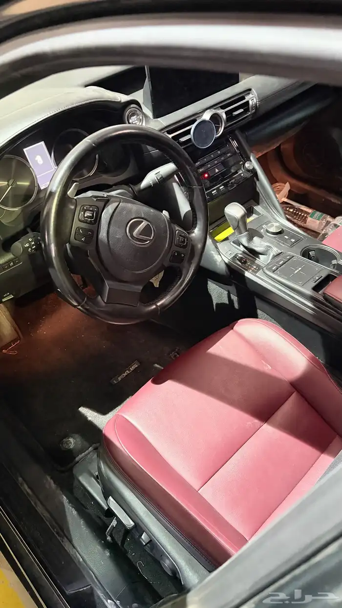 لكزس is 300 2022 مصدوم 11