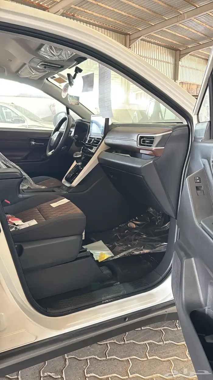 تويوتا انوفا فئة GL بنزين 2026 8